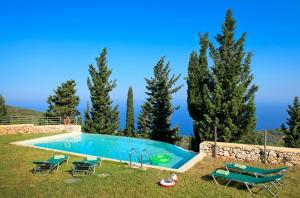 Bazén v ubytování melivaro villa nebo v jeho okolí