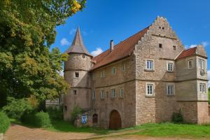 an old castle with a tower and a turret at FeWo Therese Schloss Weitersroda in Hildburghausen