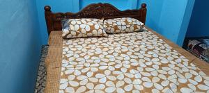 Postel nebo postele na pokoji v ubytování Sri Sai rooms