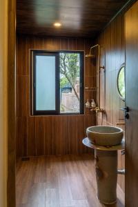 Ένα μπάνιο στο Sapana Mountain Retreat +52 φωτογραφίες