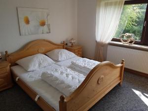 Ένα ή περισσότερα κρεβάτια σε δωμάτιο στο Ferienhaus im Bayerischen Wald