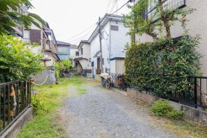 a dirt road in an alley between two buildings at Shinjuku 24mins train 4BR 8 Beds 2BA in Waizumi