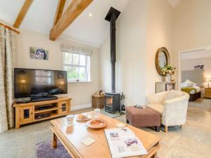 TV a/nebo společenská místnost v ubytování 1 Bed in Thirsk 40354
