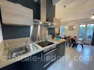 Nhà bếp/bếp nhỏ tại La Villa de l Arroche Marine