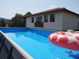 a swimming pool in front of a house at Къща за гости Кършеви in Elena