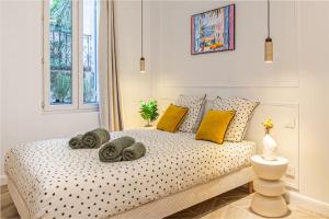 Ένα ή περισσότερα κρεβάτια σε δωμάτιο στο SERRES RDC - Somptueux 2 pièces - Frontière Monaco