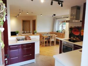 Dapur atau dapur kecil di Haus Monika