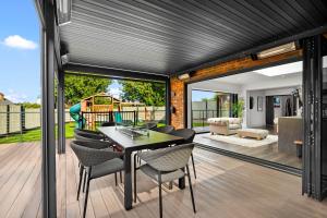 a dining room with a table and chairs at Superb Luxury 3 Bedroom House - Garden - Parking - Outdoor Playground 17P in Birmingham