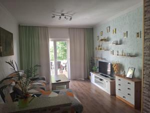 a living room with a couch and a television at Zvjezdana in Kampor