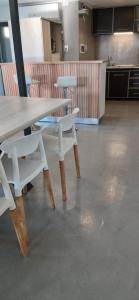 Η κουζίνα ή μικρή κουζίνα στο Loft con piscina