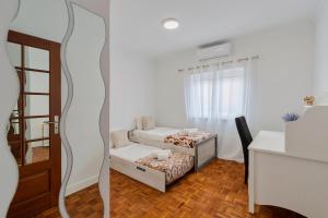 En eller flere senge i et værelse på Azeitão Perspetiva Apartment