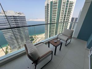 Un balcon sau o terasă la Urban Retreat - Premium Stay - Gym & Pool Access