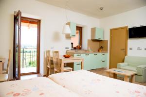 Kuchyň nebo kuchyňský kout v ubytování Zoi Apartments