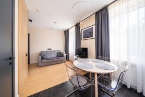 Μια τηλεόραση ή/και κέντρο ψυχαγωγίας στο Forest view front line apartment on Dzintaru avenue