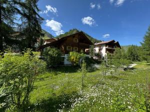 a house in the middle of a field of flowers at Casa Carinthia in Samnaun