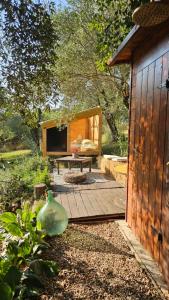 a backyard with a picnic table and a wooden deck at The SkyRoom - AUT vita sotto gli alberi in Calcata
