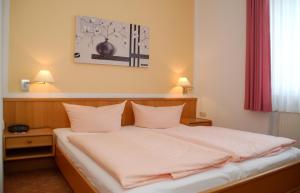Postel nebo postele na pokoji v ubytování Hotel Goldner Anker