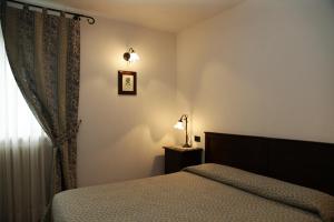 Postel nebo postele na pokoji v ubytování Hotel Il Ghiro
