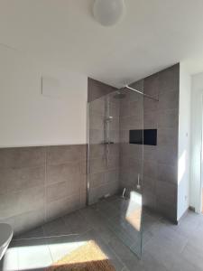 Ένα μπάνιο στο Ferienwohnung in Sankt Wendel +2 φωτογραφίες