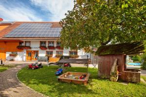 Taman di luar Haus Trötschler