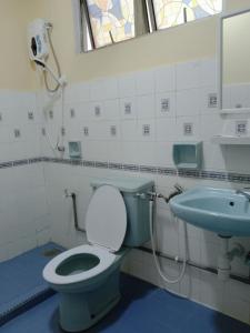 a bathroom with a toilet and a sink at Iris 2 Bedroom Pool View Balcony in Kampong Tanah Merah +1 photo