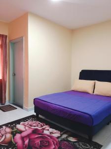 a bedroom with a purple bed and a carpet with roses at Iris 2 Bedroom Pool View Balcony in Kampong Tanah Merah