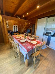 Η κουζίνα ή μικρή κουζίνα στο Chalet des bruyères