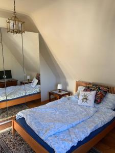 a bedroom with a bed with a blue comforter at Freistehendes Haus mit grossem Garten zur alleinigen Nutzung in Großkrotzenburg