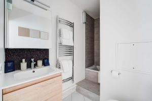 two images of a bathroom with a sink and a shower at Apt Cosy - AC-1CH-4P - Suresnes-Parc du Chateau in Suresnes
