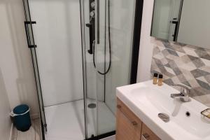 Ένα μπάνιο στο Le Sainte Marie +3 φωτογραφίες