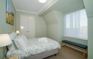 a bedroom with a bed and a window at 40 Modern & Chic Apt In East Perth in Perth
