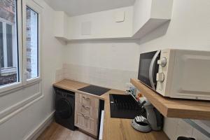 Η κουζίνα ή μικρή κουζίνα στο La Parenthèse Havraise