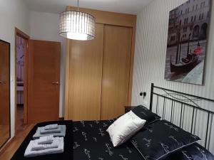 Katil atau katil-katil dalam bilik di Cozy apartment in Orense of 45 m² with parking