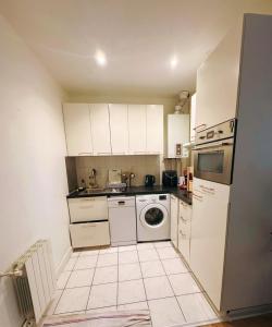 Dapur atau dapur kecil di Chambre privée en plein centre
