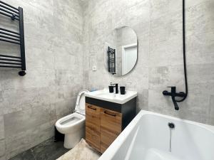 a bathroom with a sink and a tub and a toilet at Двухкомнатная квартира с евроремонтом в центре Алматы, рядом с ТРЦ MEGA Center in Almaty +24 photos