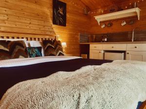 Ένα ή περισσότερα κρεβάτια σε δωμάτιο στο Willow Lodge +15 φωτογραφίες