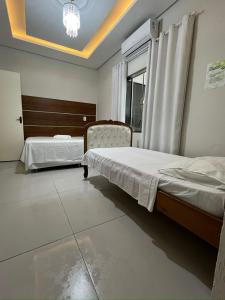 Ένα ή περισσότερα κρεβάτια σε δωμάτιο στο Casa aconchegante 2min do centro