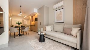 Χώρος καθιστικού στο Flatbook Apartamenty - Krynica Morska Enklawa z basenem przy Zalewie Wiślanym