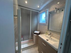 a bathroom with a sink and a mirror at Tikazla - Séjour détente in La Turballe +20 photos