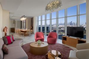 TV/trung tâm giải trí tại Hilton Dubai Creek Hotel & Residences