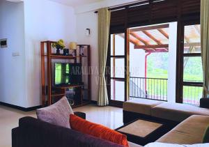Χώρος καθιστικού στο Araliya Greenside Villa