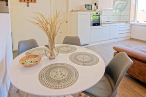 Kuchyň nebo kuchyňský kout v ubytování Modern family apartment in Bamberg + 10 fotografií