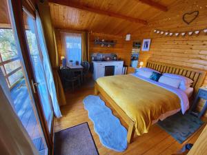 Ένα ή περισσότερα κρεβάτια σε δωμάτιο στο Sunset Lodge