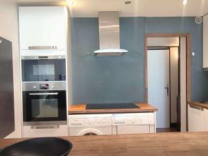 Η κουζίνα ή μικρή κουζίνα στο Bel appartement confortable au pied des pistes avec internet - FR-1-292-144