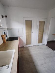 Η κουζίνα ή μικρή κουζίνα στο Le Verdun appartement 3 chambres