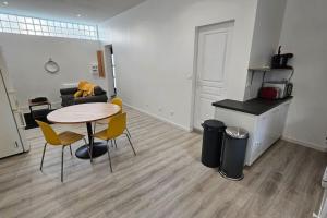 Kuchyň nebo kuchyňský kout v ubytování Maison de ville Le Havre