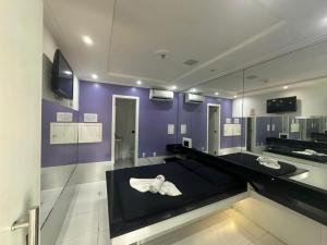 a bathroom with a tub with a towel on it at Pousada La Ñina in Belém