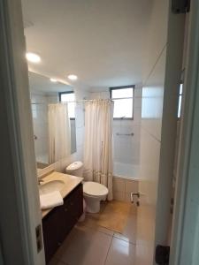 Koupelna v ubytování Residential apartment in Ñuñoa