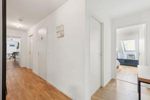 an empty hallway with white walls and wood floors at spacious and bright apartment in Bordeaux