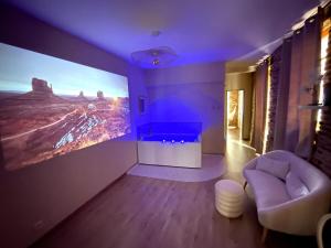 a living room with a large painting on the wall at Les 1001 nuits in Albi